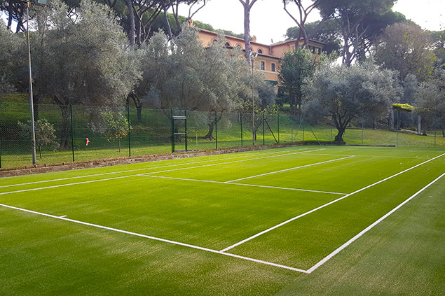 Campi in erba sintetica tennis